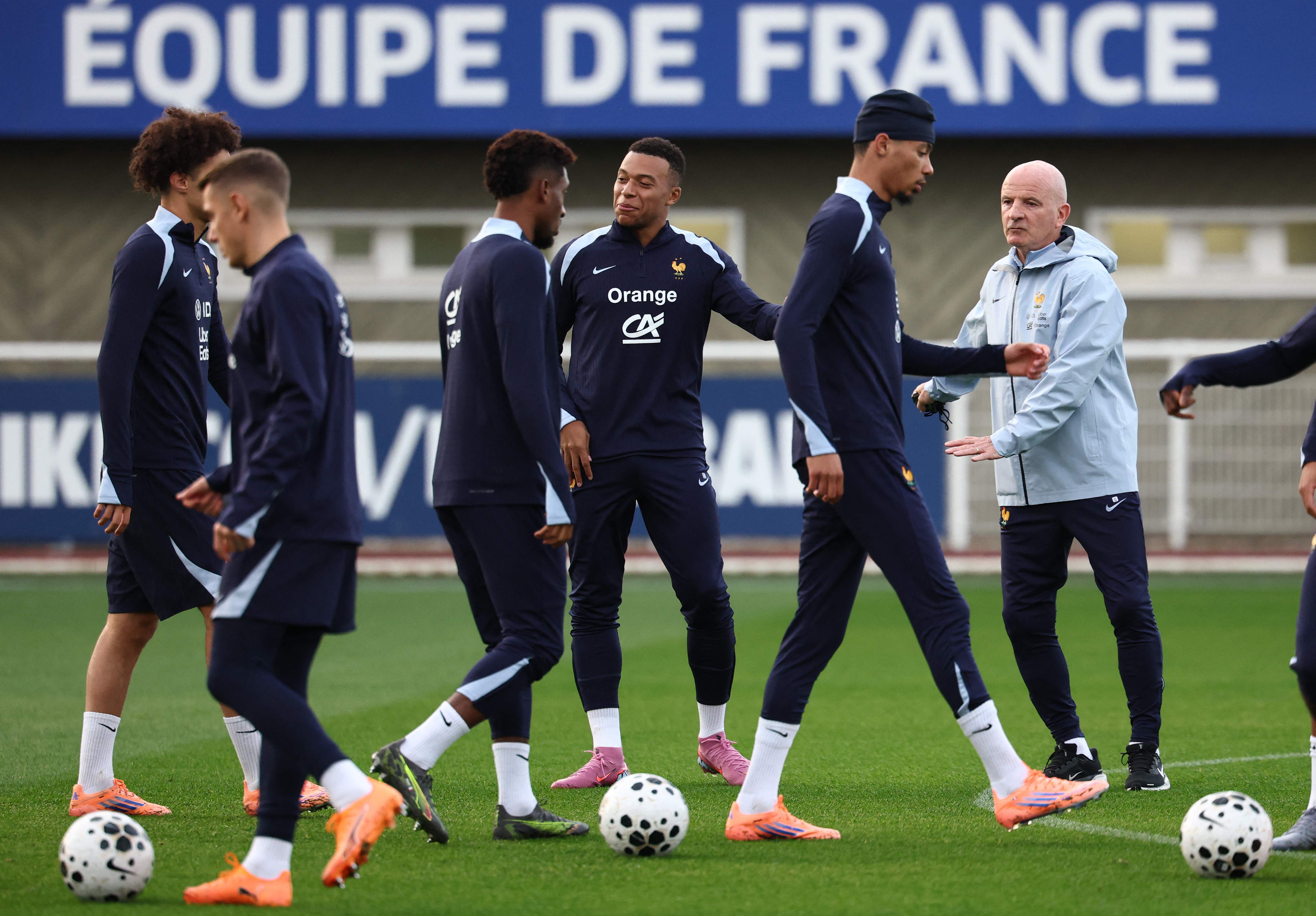 法国队在主场比赛中取得胜利,积分榜领先了